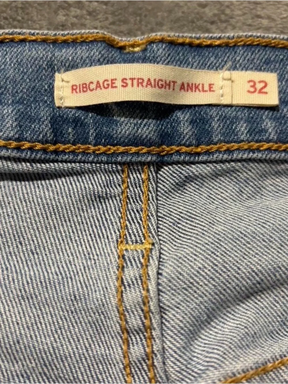 Levi's Women's Straight Leg Jeans in Light Blue Wash